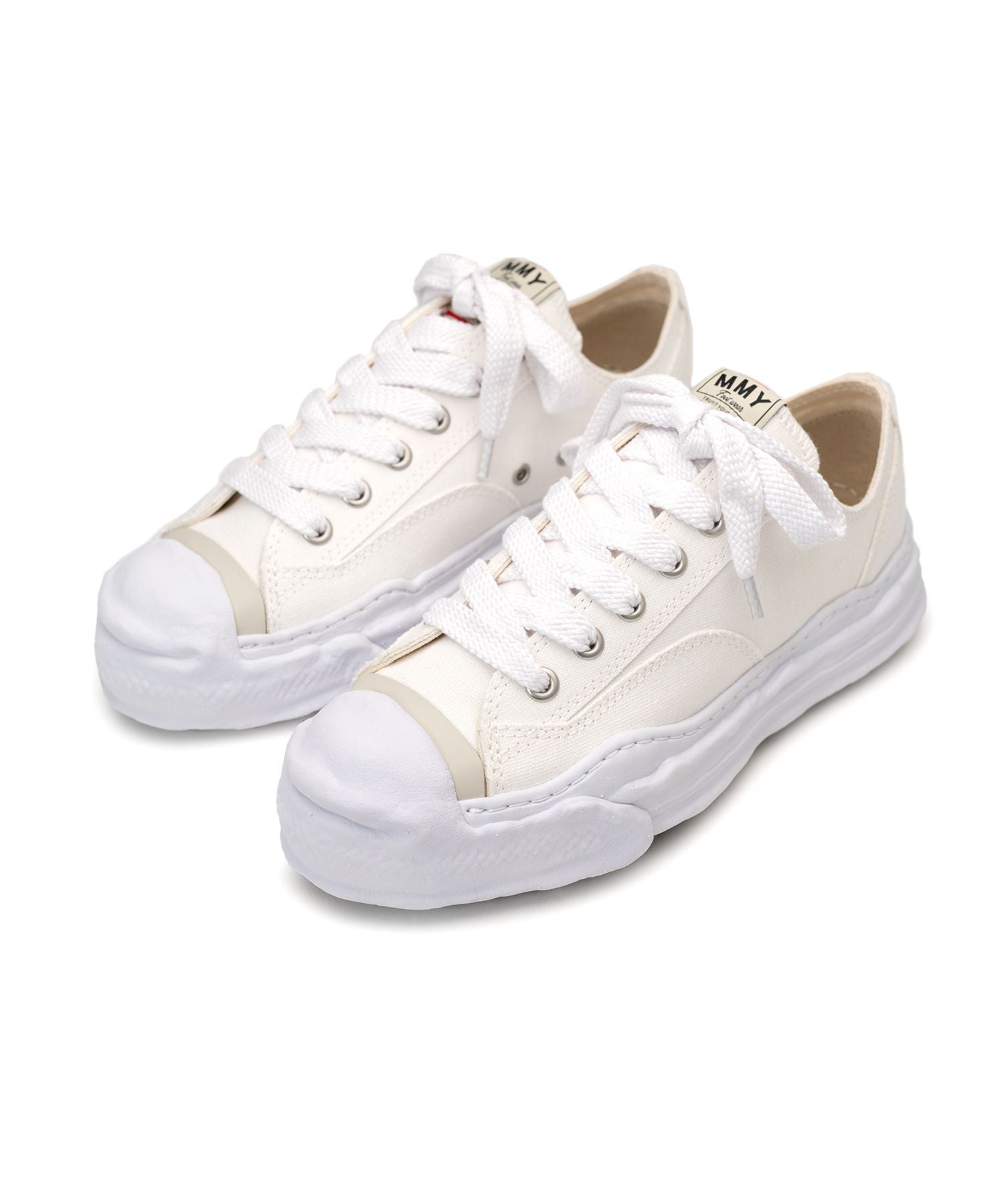 AESON LOW TOP SNEAKER