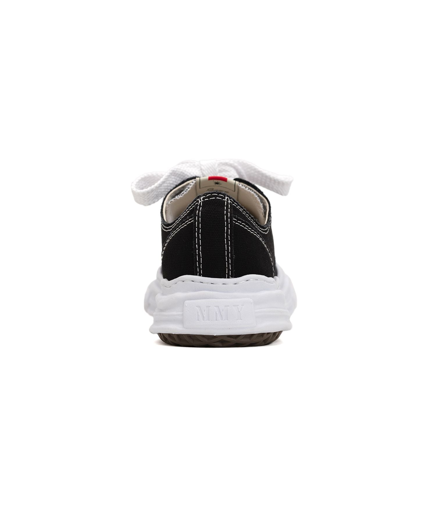 AESON LOW TOP SNEAKER
