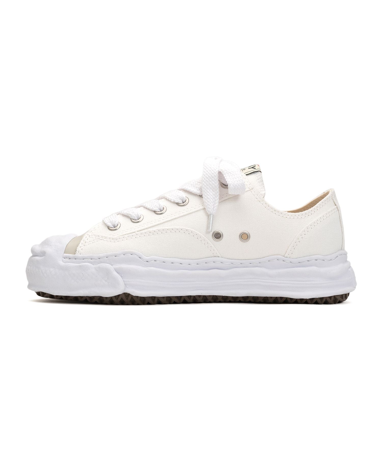 AESON LOW TOP SNEAKER